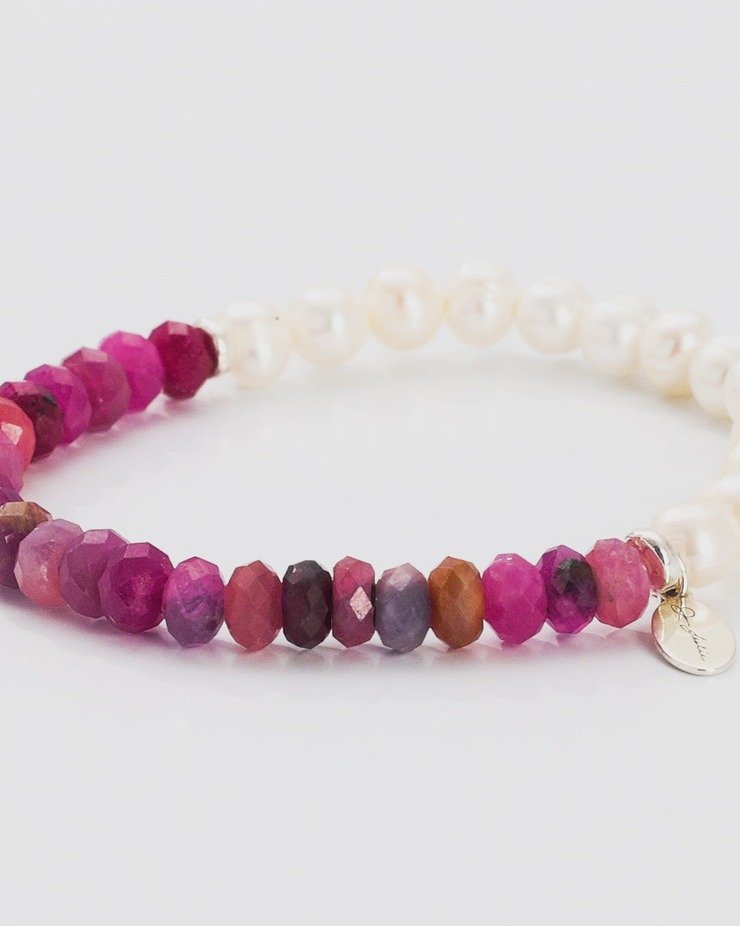 360 degree video showing a close up of the Men's Freshwater Pearl and Red Ruby Gemstone Split Beaded Bracelet. 