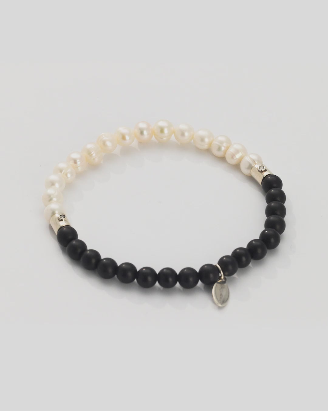 360 video of the Men's Freshwater Pearl and Black Onyx Gemstone Split Beaded Bracelet. 